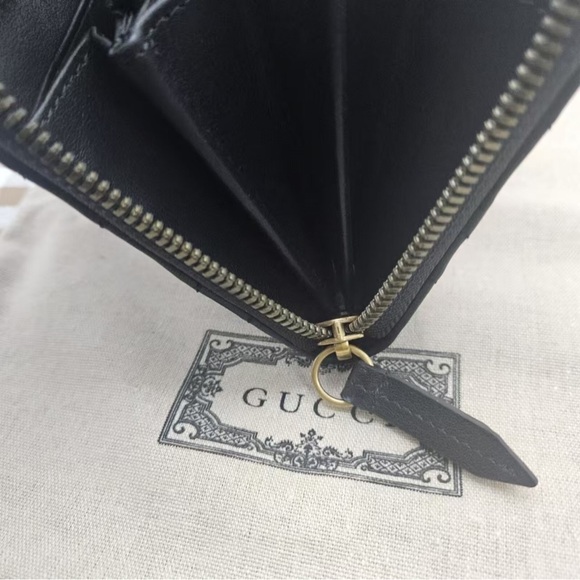 Gucci Black Chevron Wallet with Gold Accents - Picture 5 of 7